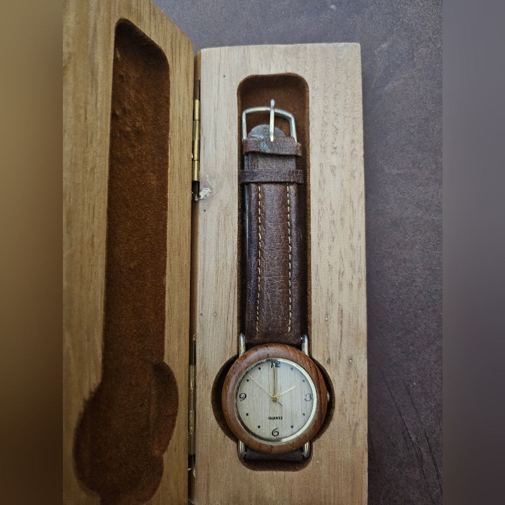 Elegant Brown Leather Strap Watch